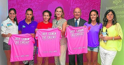 Sánchez Estrella presidió un acto que contó con Almudena Rodríguez, Carolina Robles, María Pujol y Azucena Díaz. Sánchez Estrella presidió un acto que contó con Almudena Rodríguez, Carolina Robles, María Pujol y Azucena Díaz.