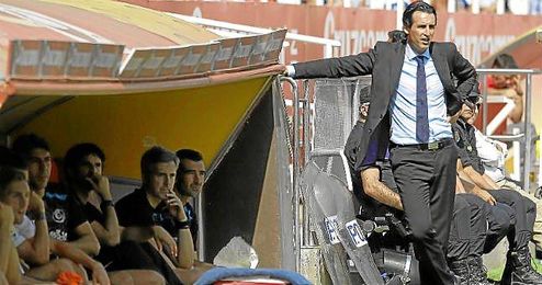 Unai Emery, en el banquillo sevillista en el Sánchez Pizjuán ante el Deportivo. Unai Emery, en el banquillo sevillista en el Sánchez Pizjuán ante el Deportivo.