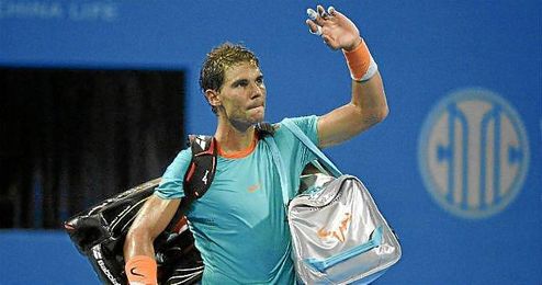 Nadal se despide del público de Shanghai tras caer ante ´Feli´. Nadal se despide del público de Shanghai tras caer ante ´Feli´.