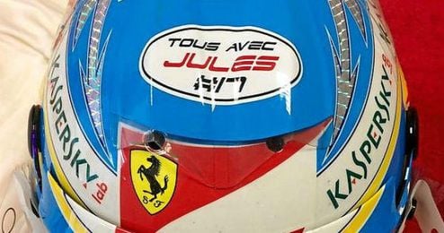 El casco de Fernando Alonso con la frase "Tous avec Jules". El casco de Fernando Alonso con la frase "Tous avec Jules".