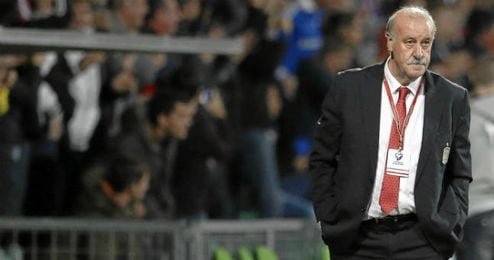 Del Bosque observa incrédulo el partido Del Bosque observa incrédulo el partido