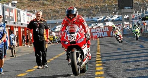 Andrea Dovizioso dio la sorpresa y consiguió la pole en Motegi. Andrea Dovizioso dio la sorpresa y consiguió la pole en Motegi.