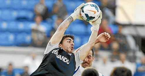 Xabi Irureta fue el portero menos goleado la pasada temporada en la Liga Adelante. Xabi Irureta fue el portero menos goleado la pasada temporada en la Liga Adelante.