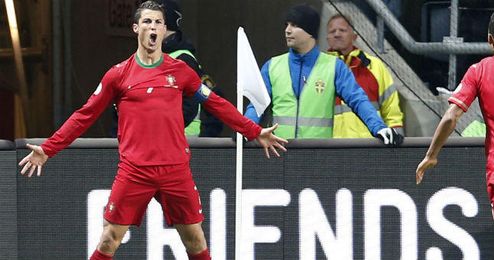 Cristiano Ronaldo en un partido con la selección portuguesa. Cristiano Ronaldo en un partido con la selección portuguesa.