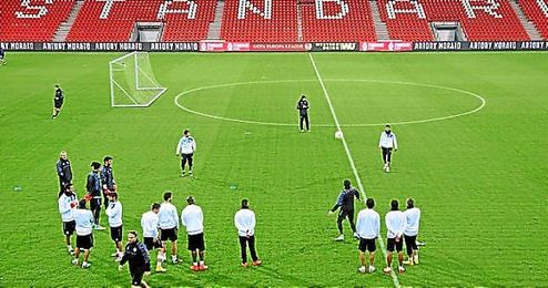 Entrenamiento del Sevilla en el Maurice Dufrasne. Entrenamiento del Sevilla en el Maurice Dufrasne.