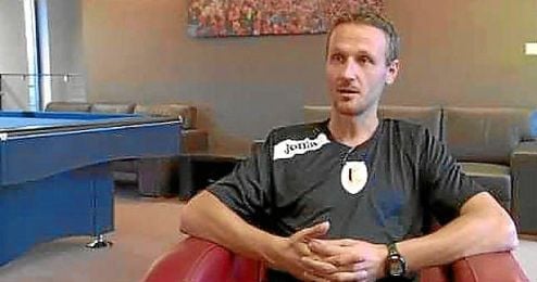 Iván Vukomanovic, míster del Standard. Iván Vukomanovic, míster del Standard.