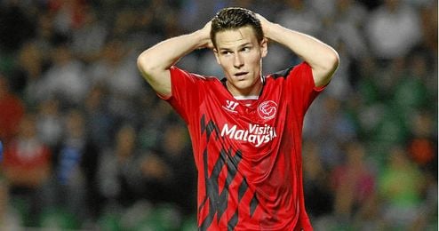 Gameiro se lamente tras una oportunidad Gameiro se lamente tras una oportunidad