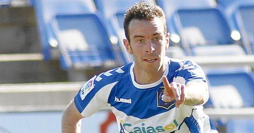 El exbético Fernando Vega con la elástica del Recreativo de Huelva. El exbético Fernando Vega con la elástica del Recreativo de Huelva.
