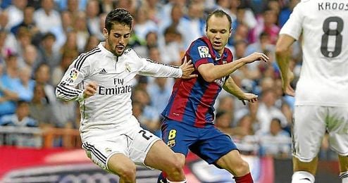 Iniesta, en un lance con Iniesta en el Real Madrid-Barcelona. Iniesta, en un lance con Iniesta en el Real Madrid-Barcelona.