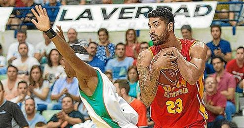 Lance del partido entre el UCAM Murcia y el CB Sevilla. Lance del partido entre el UCAM Murcia y el CB Sevilla.