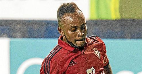Cedrick durante el partido liguero entre el Osasuna y el Tenerife. Cedrick durante el partido liguero entre el Osasuna y el Tenerife.