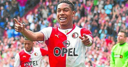 Boëtius celebra un gol con la elástica del Feyenoord. Boëtius celebra un gol con la elástica del Feyenoord.