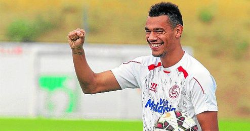 Kolodziejczak ha sido el primer defensa del Sevilla en ver puerta esta temporada. Kolodziejczak ha sido el primer defensa del Sevilla en ver puerta esta temporada.