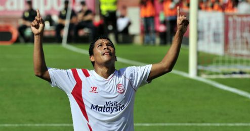 El colombiano Carlos Bacca celebra uno de los tantos marcados en la presente temporada. El colombiano Carlos Bacca celebra uno de los tantos marcados en la presente temporada.