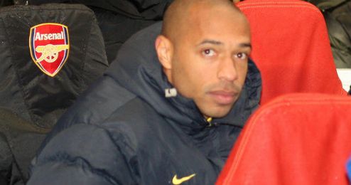 Thierry Henry en el banquillo del Emirates Thierry Henry en el banquillo del Emirates