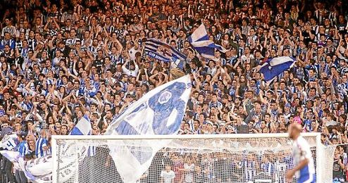 Partido de Liga entre el Deportivo y el Valencia en Riazor Partido de Liga entre el Deportivo y el Valencia en Riazor