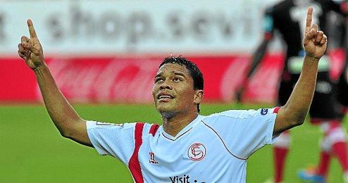 Bacca celebrando un gol ante el Granada. Bacca celebrando un gol ante el Granada.