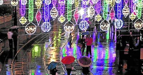 Imagen de la iluminación de Navidad de la avenida de la Constitución hispalense en 2012. Imagen de la iluminación de Navidad de la avenida de la Constitución hispalense en 2012.
