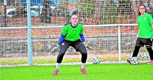 Miriam López es la portera menos goleada del Grupo IV de Segunda (6), una buena labor que tiene al Betis arriba. Miriam López es la portera menos goleada del Grupo IV de Segunda (6), una buena labor que tiene al Betis arriba.