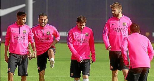 En la foto, Neymar, Alves, Messi y Piqué. En la foto, Neymar, Alves, Messi y Piqué.