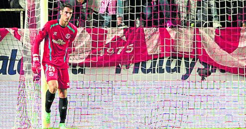 El canterano, que lleva desde los siete años en el Sevilla, será blanquirrojo hasta 2017, como mínimo. El canterano, que lleva desde los siete años en el Sevilla, será blanquirrojo hasta 2017, como mínimo.