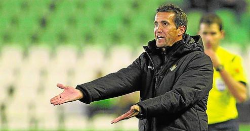 Merino debutó con los mayores en el Benito Villamarín ante el Almería en Copa. Merino debutó con los mayores en el Benito Villamarín ante el Almería en Copa.