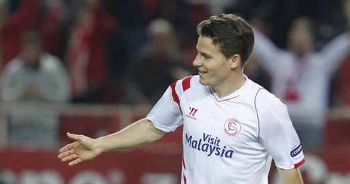 Gameiro entra inesperadamente en el once titular. Gameiro entra inesperadamente en el once titular.