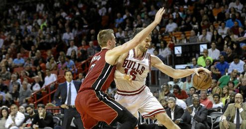 Los Bulls derrotaron a los Heat de Miami por 75-93. Los Bulls derrotaron a los Heat de Miami por 75-93.