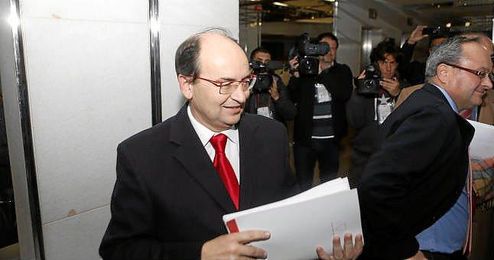 José Castro a su llegada a la Junta General de Accionistas. José Castro a su llegada a la Junta General de Accionistas.