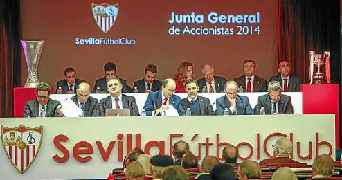 Imagen de la Junta General de Accionistas del Sevilla. Imagen de la Junta General de Accionistas del Sevilla.