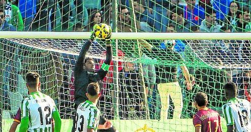 Adán sumó ante el Racing su cuarta jornada seguida con la portería a cero. Adán sumó ante el Racing su cuarta jornada seguida con la portería a cero.