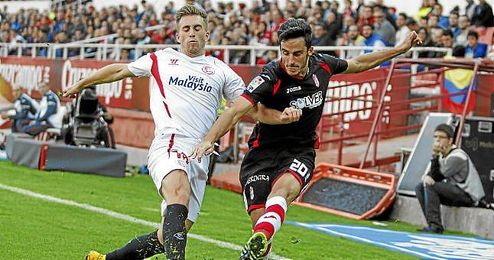 Deulofeu, ante el Granada, jugará con Cataluña junto a Aleix Vidal. Deulofeu, ante el Granada, jugará con Cataluña junto a Aleix Vidal.
