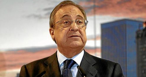 Florentino Pérez durante la comparecencia de prensa tras la comida de navidad. Florentino Pérez durante la comparecencia de prensa tras la comida de navidad.