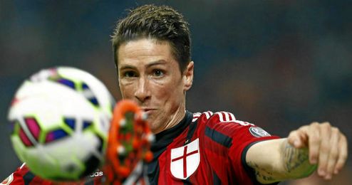 Torres en un lance con la camiseta del Milan. Torres en un lance con la camiseta del Milan.