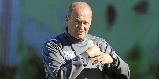 Pepe Mel volverá a vestir la ropa de entrenamiento verdiblanca. Pepe Mel volverá a vestir la ropa de entrenamiento verdiblanca.
