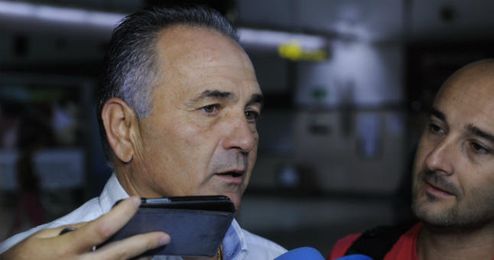 Gordillo en un acto ante la prensa. Gordillo en un acto ante la prensa.