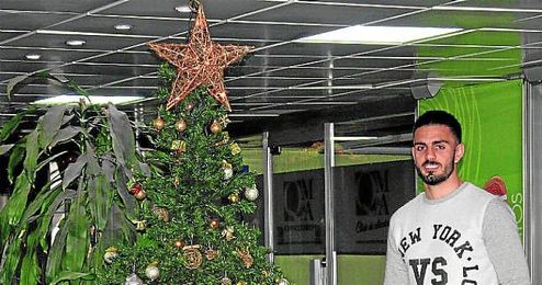 Nacho, central del Gerena, posa para ESTADIO; el de la Macarena es pieza básica en el líder de Tercera división. Nacho, central del Gerena, posa para ESTADIO; el de la Macarena es pieza básica en el líder de Tercera división.