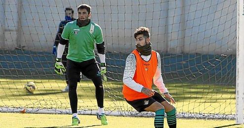 Adán, en segundo plano, durante un entrenamiento. Adán, en segundo plano, durante un entrenamiento.