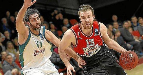 Gecevicius, en un lance del partido ante Berni Rodríguez. Gecevicius, en un lance del partido ante Berni Rodríguez.