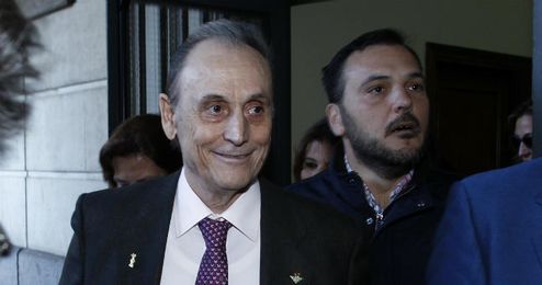 Lopera saliendo de los juzgados en Sevilla. Lopera saliendo de los juzgados en Sevilla.