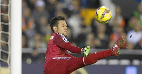Alves le paró el segundo penalti a Bacca. Alves le paró el segundo penalti a Bacca.