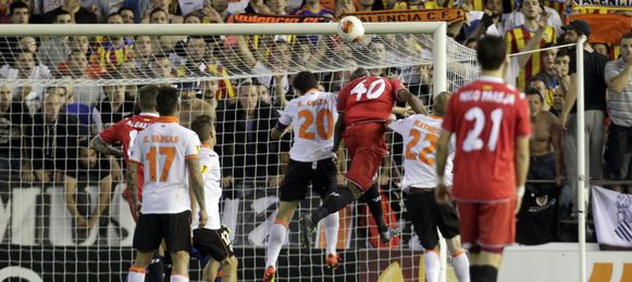 Este cabezazo dejó al Valencia sin final y metió al Sevilla. Este cabezazo dejó al Valencia sin final y metió al Sevilla.