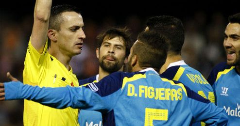 Los partidos entre Valencia y Sevilla siempre suelen tener la polémica por medio Los partidos entre Valencia y Sevilla siempre suelen tener la polémica por medio