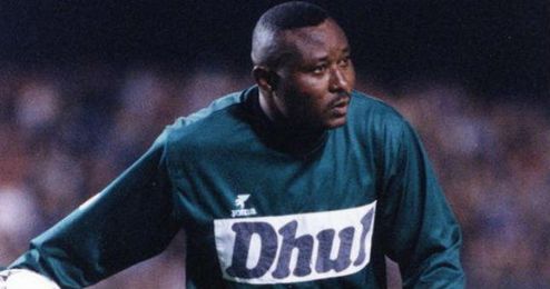 Wilfred Agbonavbare, todo un mito en la portería vallecana en la década de los 90. Wilfred Agbonavbare, todo un mito en la portería vallecana en la década de los 90.