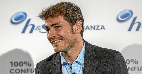 El capitán pasó revista a los asuntos del club en un acto publicitario. El capitán pasó revista a los asuntos del club en un acto publicitario.