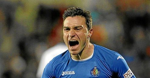 Colunga llega al Granada para reforzar su delantera. Colunga llega al Granada para reforzar su delantera.