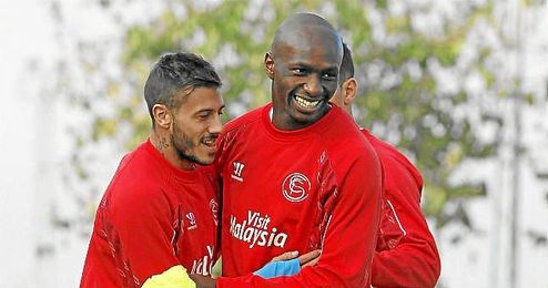 M´Bia, durante un entrenamiento. M´Bia, durante un entrenamiento.