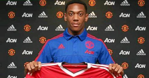 Martial, de 19 años, es uno de los fichajes más caros del verano. Martial, de 19 años, es uno de los fichajes más caros del verano.