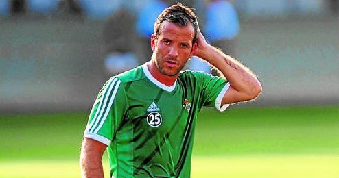 Rafael Van der Vaart debutará oficialmente con el Betis frente a la Real Sociedad. Rafael Van der Vaart debutará oficialmente con el Betis frente a la Real Sociedad.