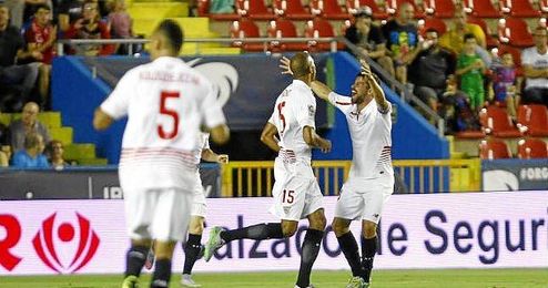 N´Zonzi celebra su gol junto a Coke, N´Zonzi celebra su gol junto a Coke,